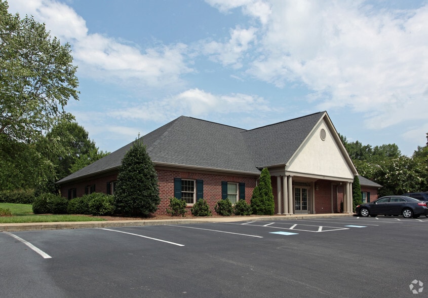 Primary Photo Of 107 Dorsett Dr, Salisbury Medical For Sale