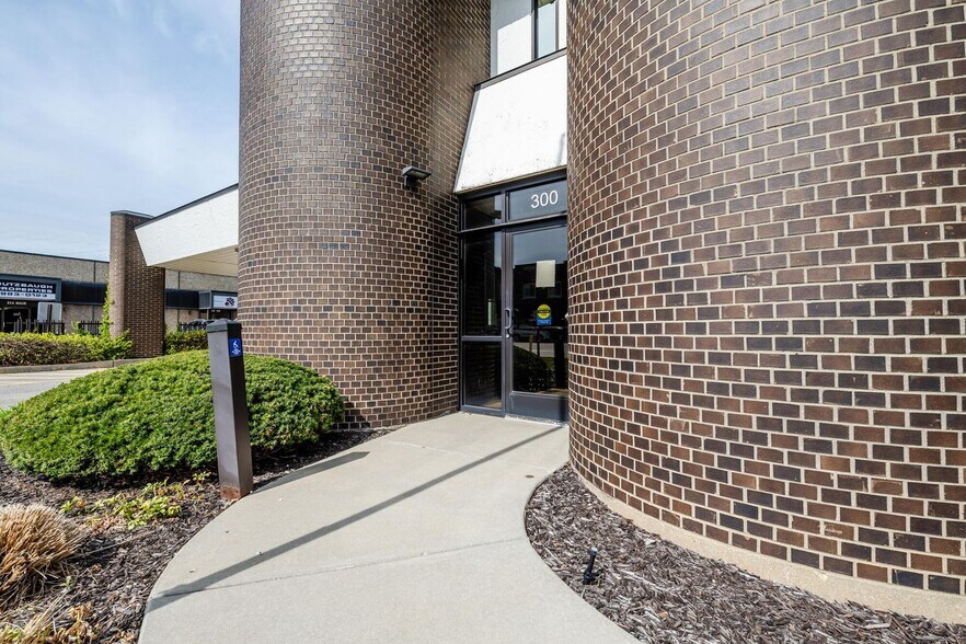 More Photos Of 300 Main St, Saint Joseph Bank For Sale