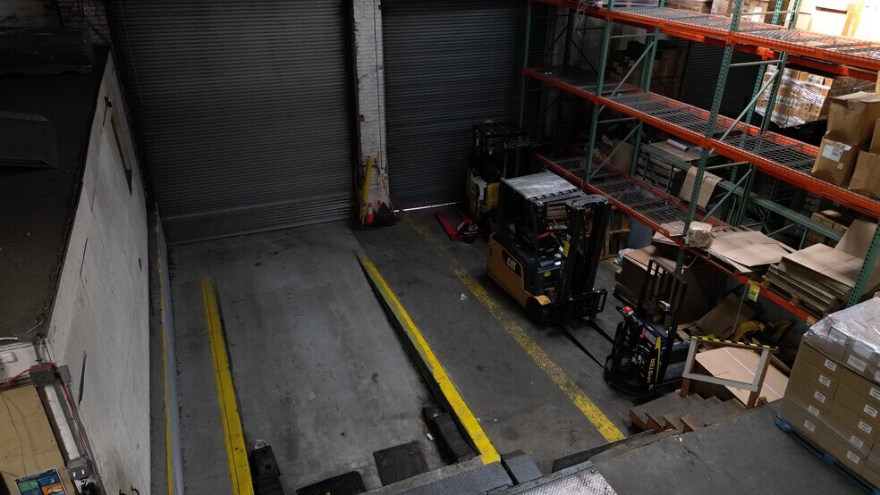More Photos Of 75-79 Commercial Ave, Garden City Warehouse For Lease