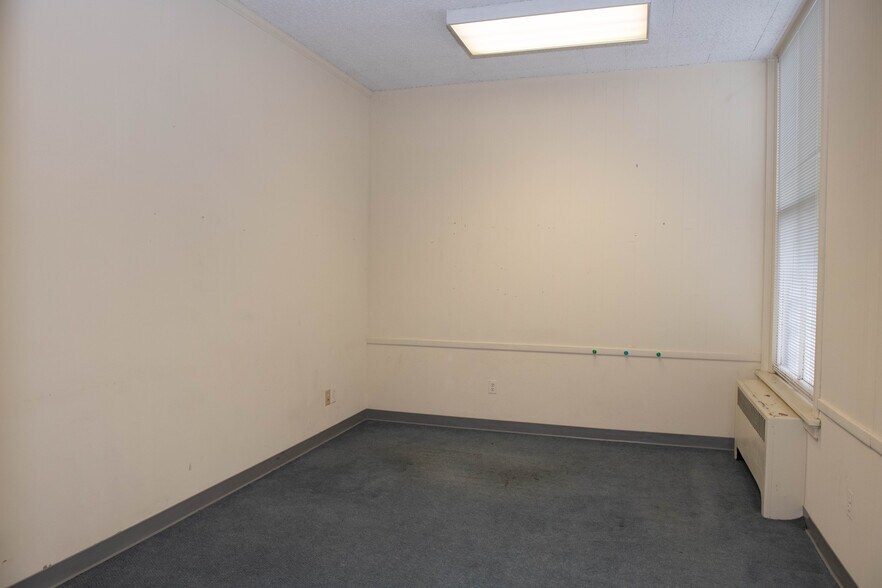 More Photos Of 1109-1111 W Franklin St, Richmond Storefront Retail Residential For Sale