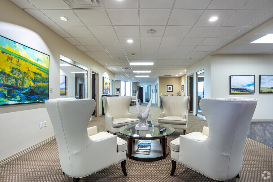 More Photos Of 4717 Grand Ave, Kansas City Office For Lease