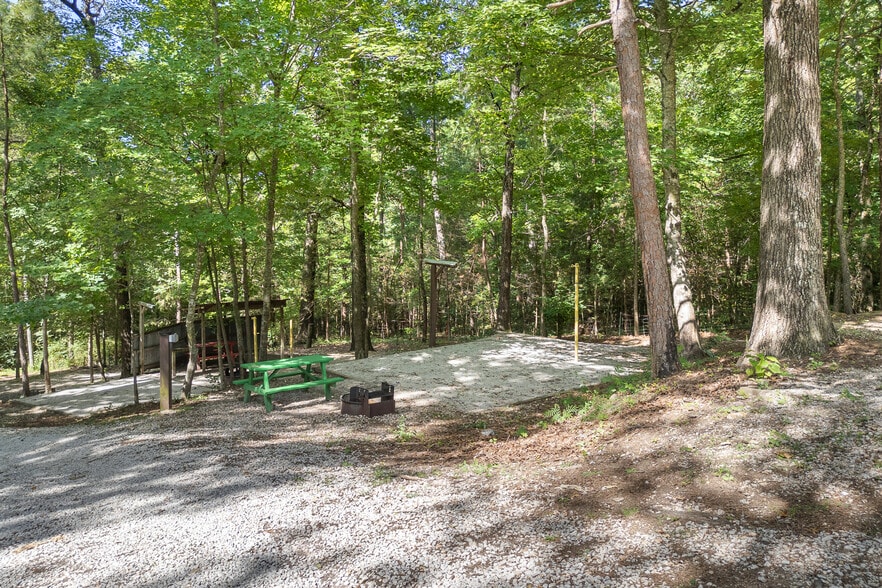 More Photos Of 621 Court St, Jasper Trailer Camper Park For Sale
