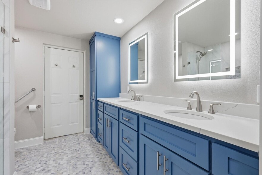 More Photos Of 10115 General Bond Ct, McKinney Airplane Hangar For Sale