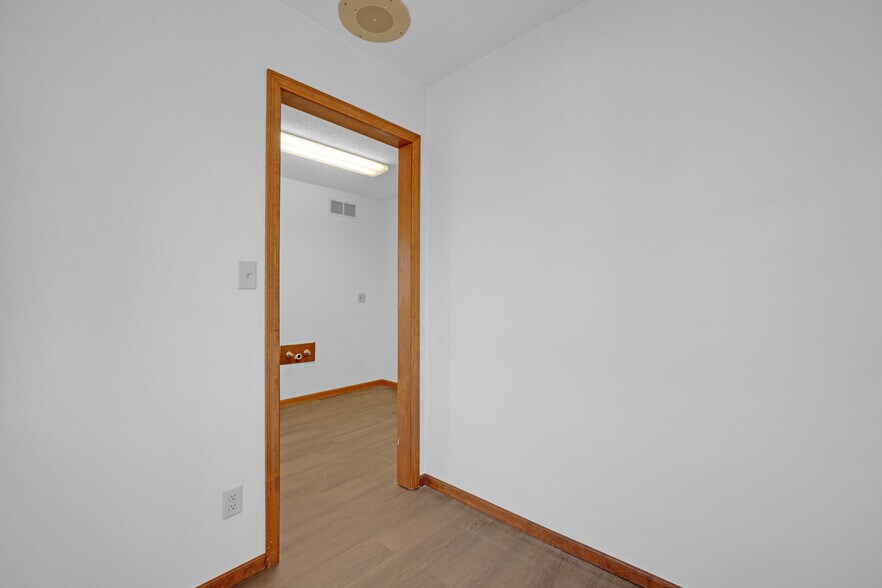 More Photos Of 804 Winchester Dr, Sedalia Medical For Sale