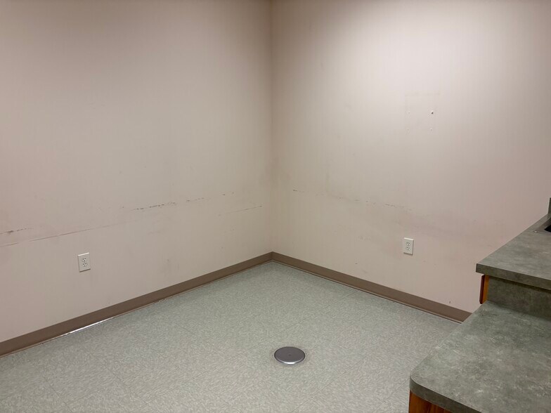 More Photos Of 11-17 Fallon Ave, Seaford Medical For Lease