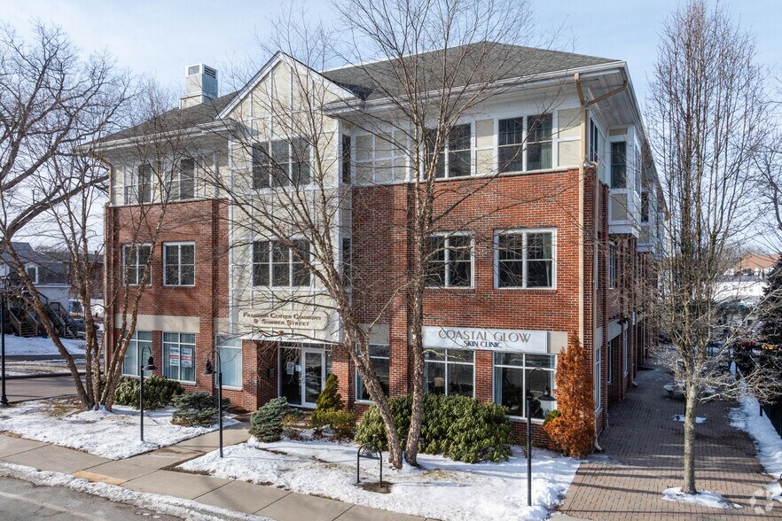 Primary Photo Of 9 Summer St, Franklin Medical For Lease