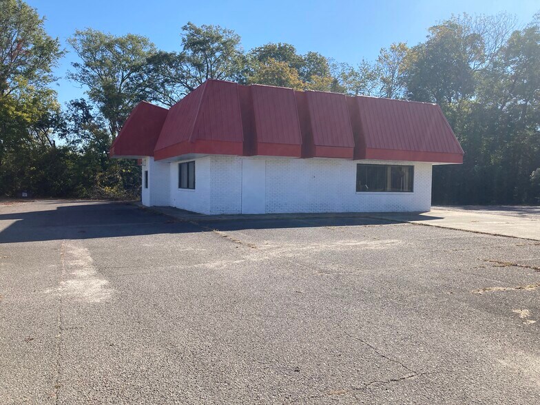 More Photos Of 310 N Main St, Saluda Restaurant For Sale