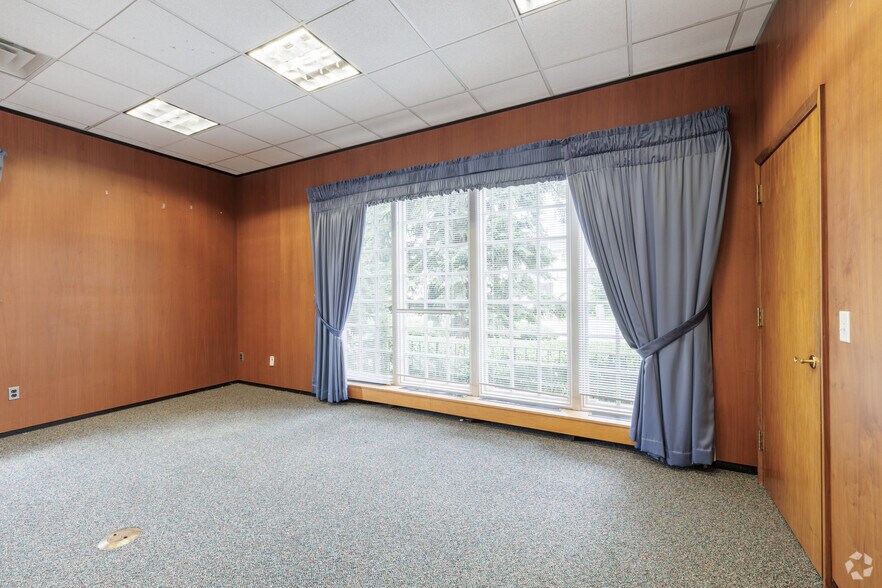 More Photos Of 303 Broad St, Red Bank Specialty For Lease