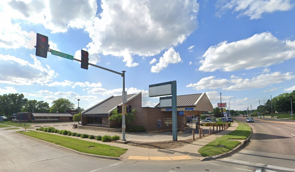 Primary Photo Of 2401 Hamilton Blvd, Sioux City Bank For Sale