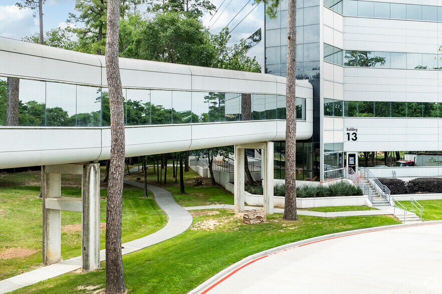 More Photos Of 11450 Compaq Center West Dr, Houston Office For Lease