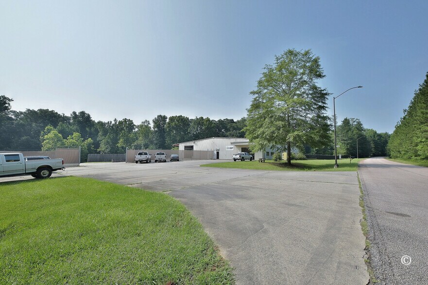 More Photos Of 300 Delano Dr, Manchester Warehouse For Sale