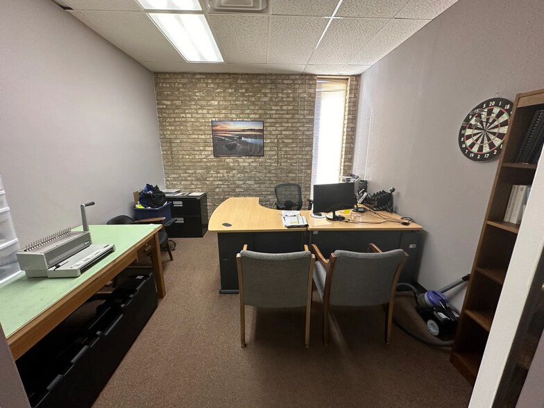 More Photos Of 2800 NW 36th St, Oklahoma City Office For Lease