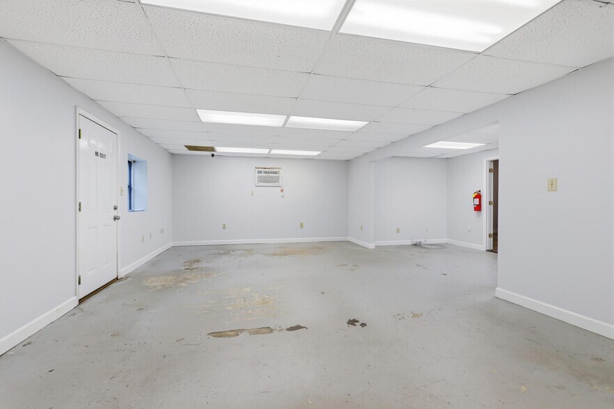 More Photos Of 623 Pleasant St, Lake Helen Flex For Lease