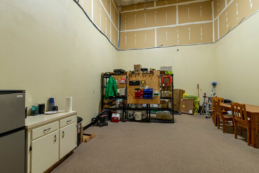 More Photos Of 3535 Del Webb Ave NE, Salem Warehouse For Lease