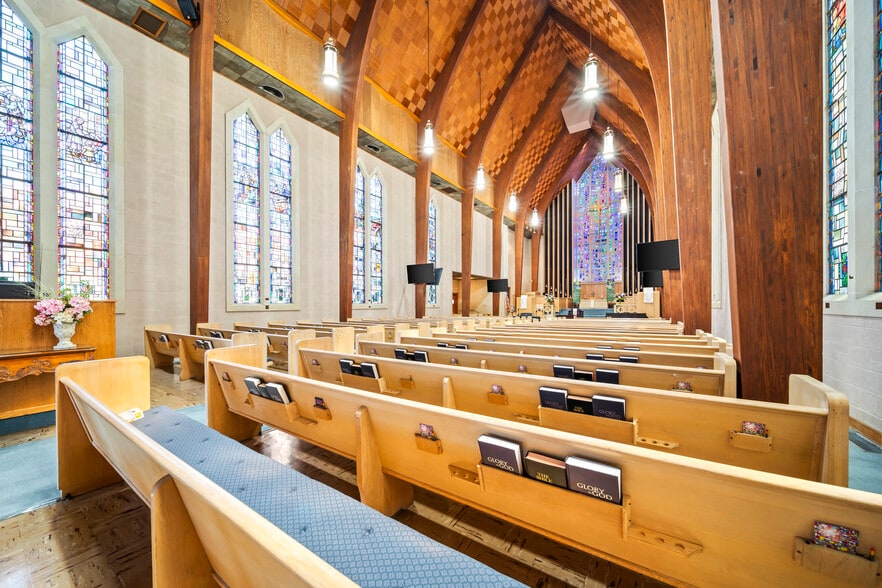 More Photos Of 1505 E Grand Ave, Ponca City Religious Facility For Sale