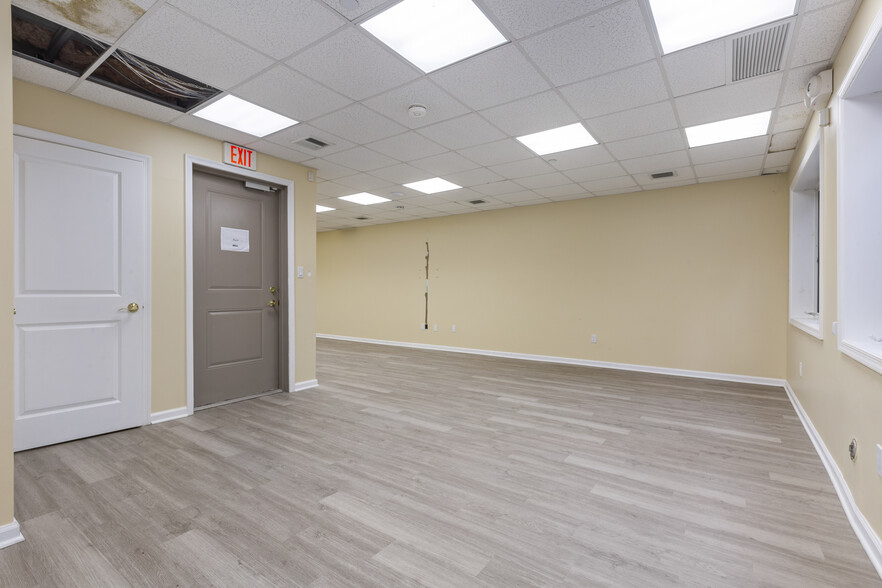 More Photos Of 2717 Crescent St, Astoria Medical For Lease