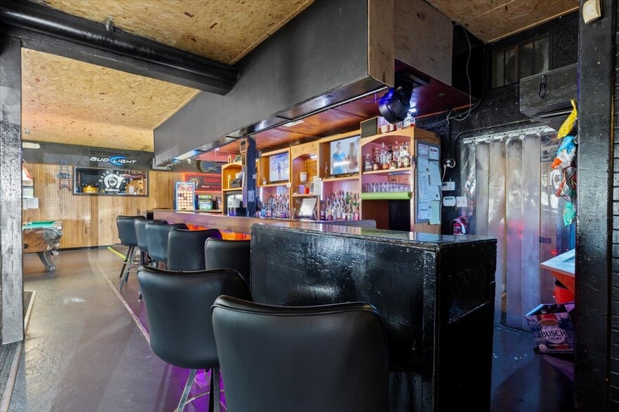 More Photos Of 626 16th Avenue, Council Bluffs General Retail For Sale