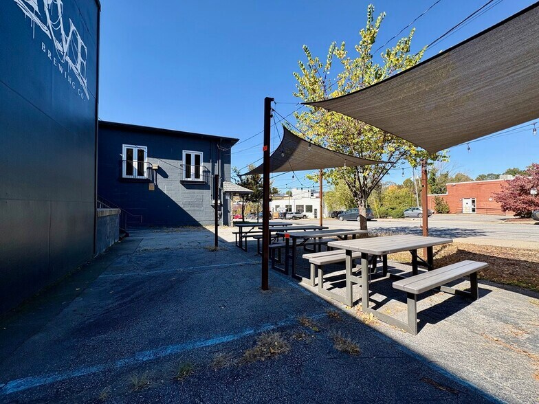 More Photos Of 255-257 Short Coxe Ave, Asheville Storefront Retail Office For Lease