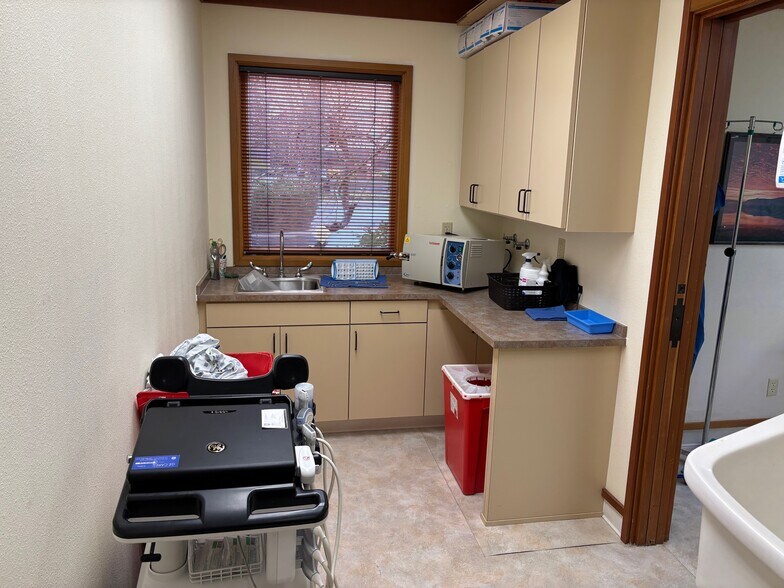 More Photos Of 2850 State St, Medford Medical For Sale