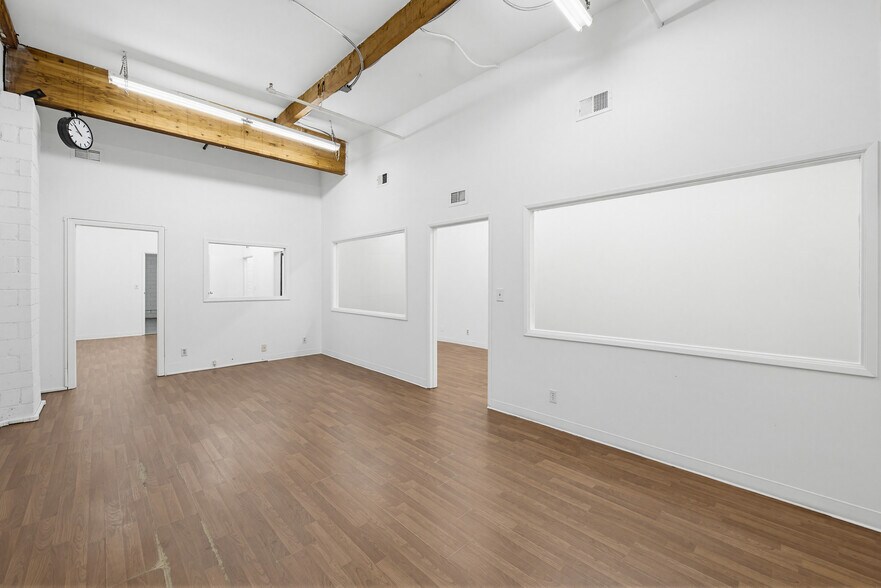 More Photos Of 3380 Livonia Ave, Los Angeles Light Manufacturing For Lease