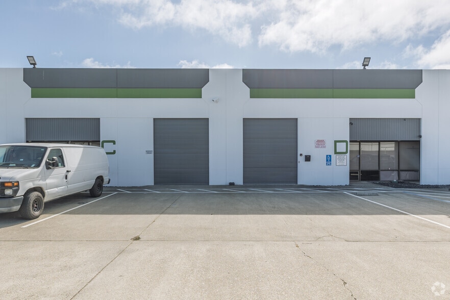 More Photos Of 250 S Maple Ave, South San Francisco Warehouse For Lease