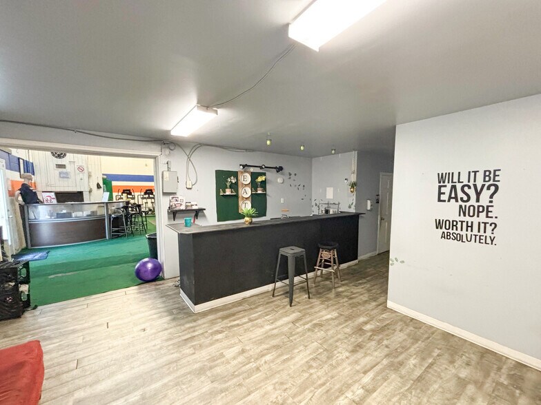 More Photos Of 1857 Agriculture St, New Orleans Showroom For Sale