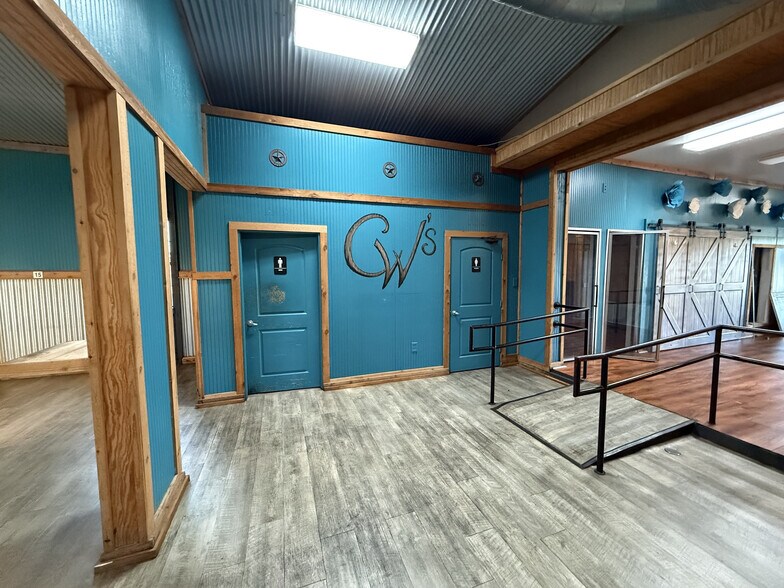 More Photos Of 2005 W FM 917, Joshua Bar For Lease