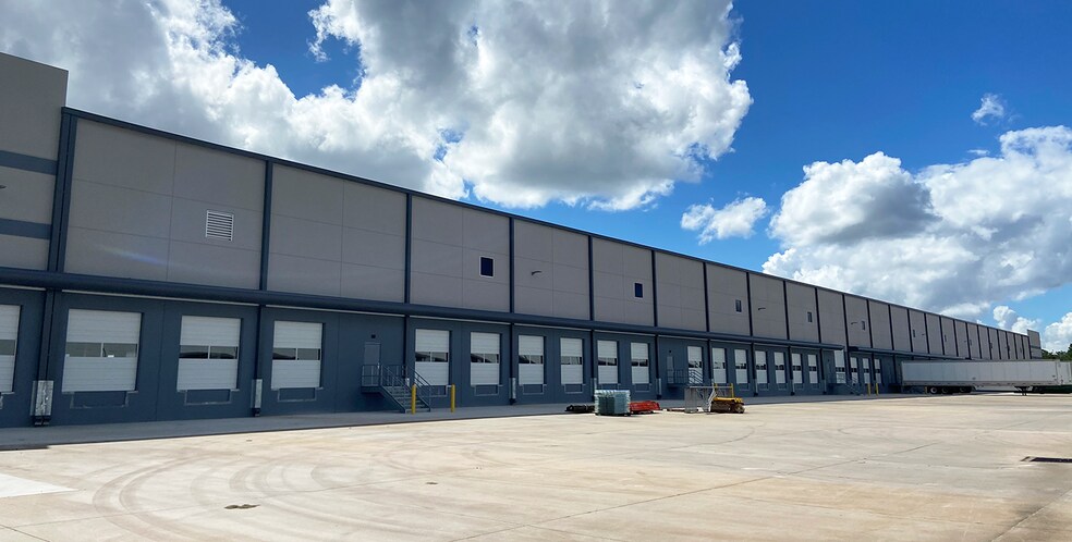 More Photos Of 8649 Transport Dr, Orlando Distribution For Lease