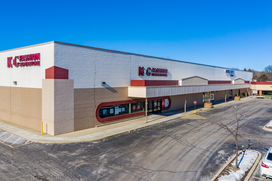 More Photos Of 8600-8604 W Brown Deer Rd, Milwaukee General Retail For Sale