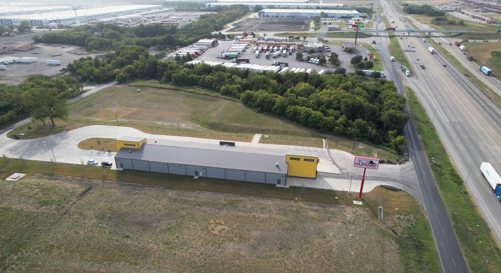 Primary Photo Of 2000 S Interstate Highway 45, Hutchins Carwash For Sale