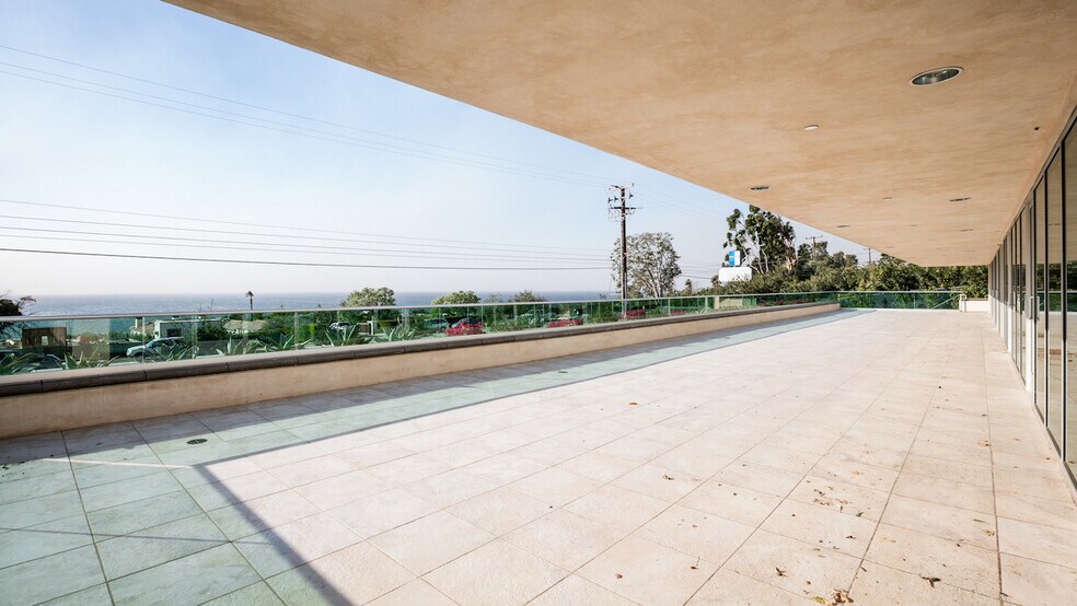 More Photos Of 24903 Pacific Coast Hwy, Malibu Office For Lease