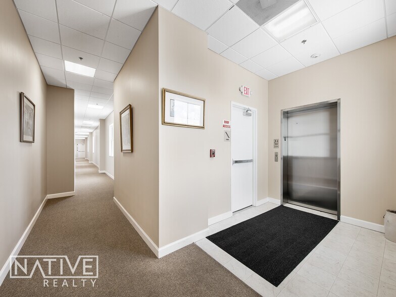 More Photos Of 701 SE 32nd Ct, Fort Lauderdale Flex For Lease