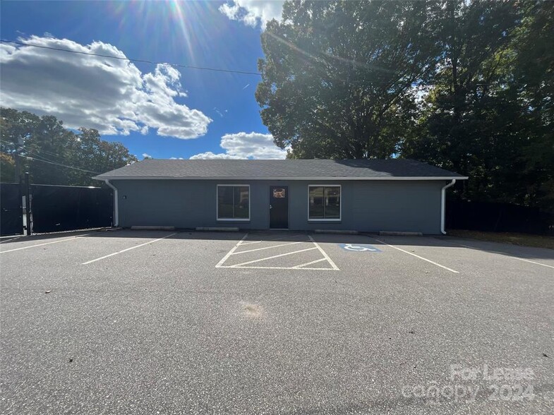 Primary Photo Of 3301 W Roosevelt Blvd, Monroe Storefront Retail Office For Lease