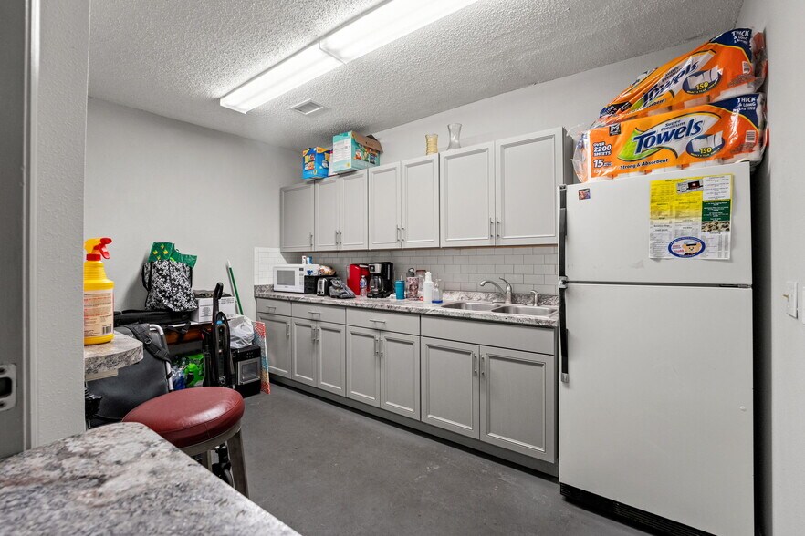 More Photos Of 6123 Ridge Rd, Port Richey Freestanding For Sale