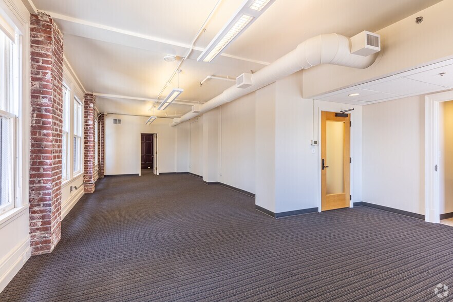 More Photos Of 319 SW Washington St, Portland Office For Sale