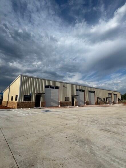 Primary Photo Of 2107 NW 122nd St, Oklahoma City Flex For Lease