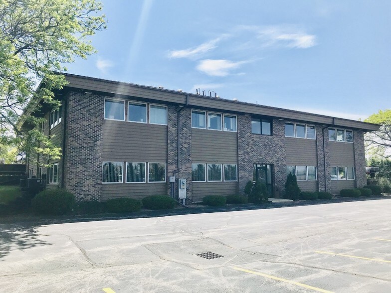 Primary Photo Of 1285 Sunnyridge Rd, Pewaukee Medical For Lease