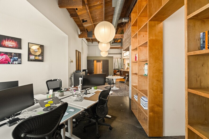 More Photos Of 120 Mildred Ave, Venice Loft Creative Space For Sale