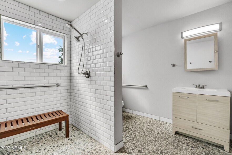 More Photos Of PHOENIX ALH or BEHAVIORAL 10 Residents, Phoenix Assisted Living For Sale