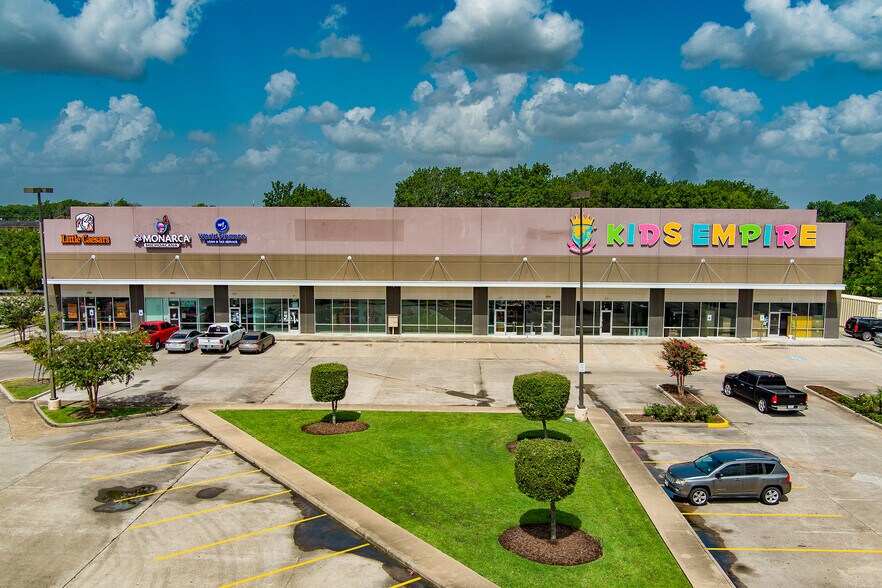 More Photos Of 10404 Gulf Fwy, Houston Storefront For Lease