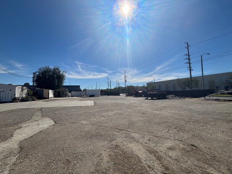 More Photos Of 320 E Commercial St, Anaheim Land For Lease
