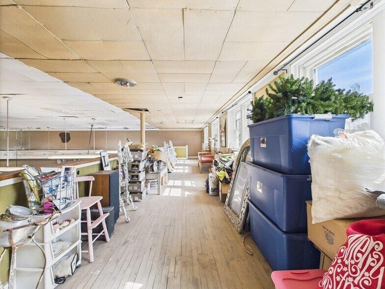 More Photos Of 236 S Oak St, Pecos Storefront For Sale