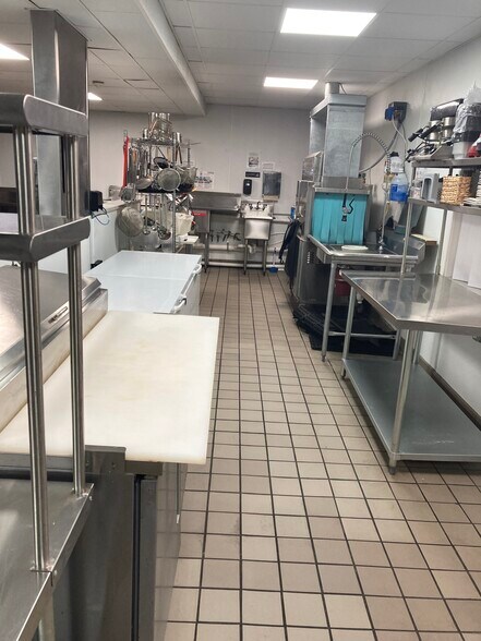 More Photos Of 1143 Wood St, Bristol Restaurant For Sale