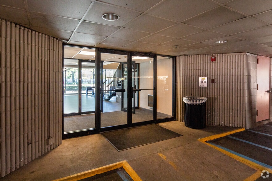 More Photos Of 901 Stewart Ave, Garden City Medical For Sale