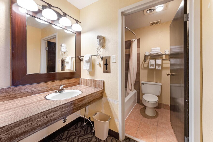 More Photos Of 260 W Main St, Vernal Hotel For Sale