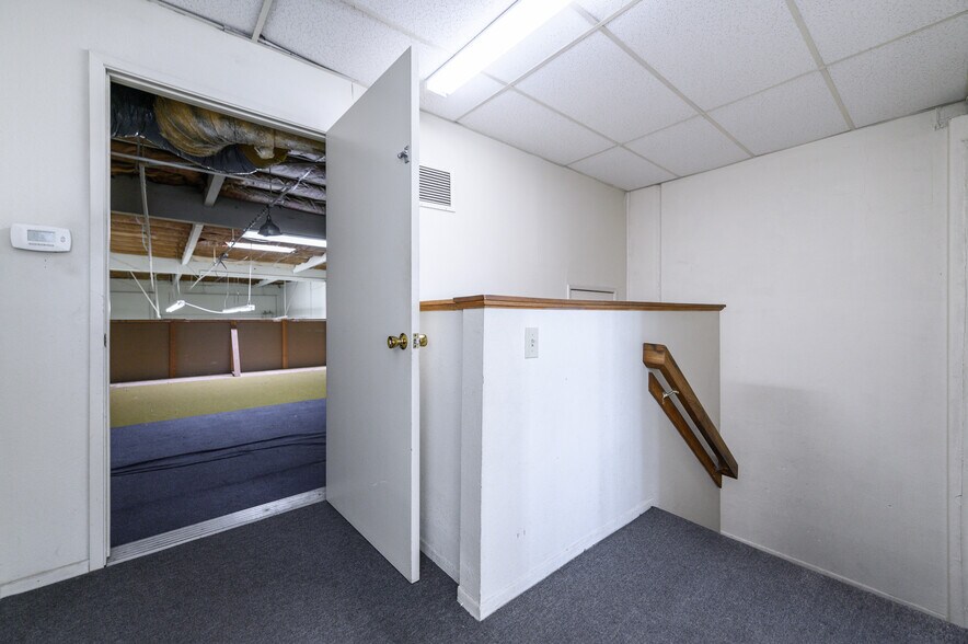 More Photos Of 711 W 17th St, Costa Mesa Light Manufacturing For Sale