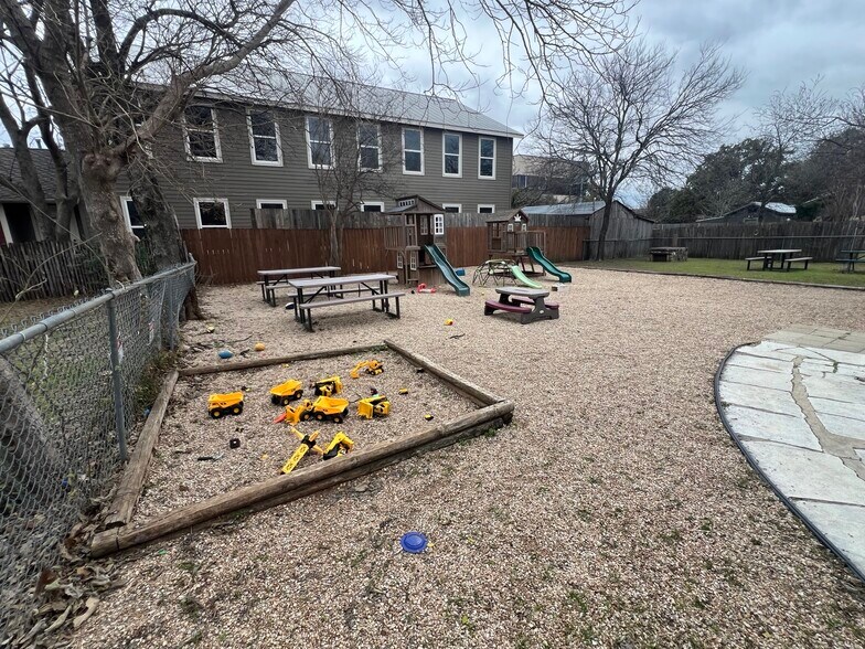 More Photos Of 405 W Main St, Round Rock Daycare Center For Sale