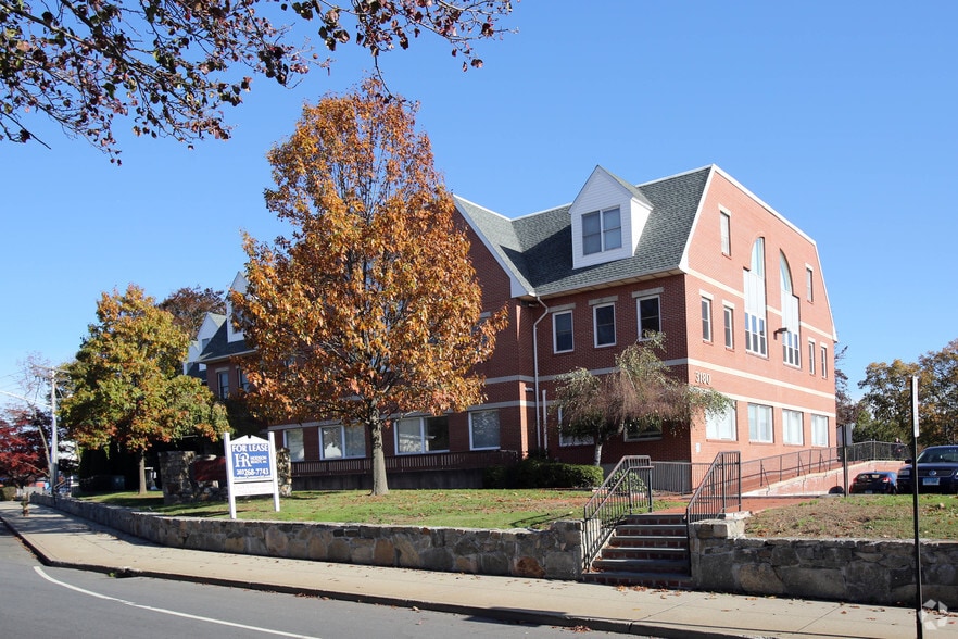 More Photos Of 3180 Main St, Bridgeport Medical For Lease