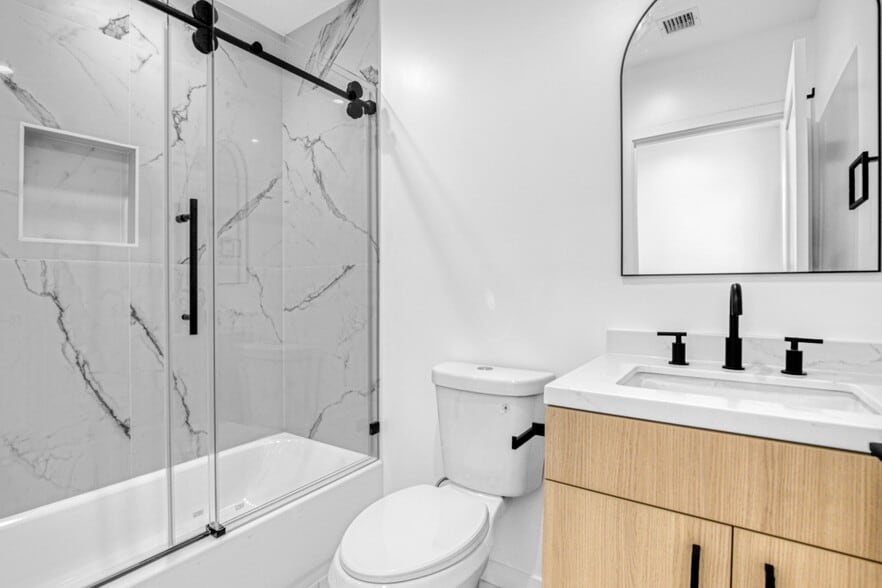 More Photos Of 10826 Hesby St, North Hollywood Apartments For Sale