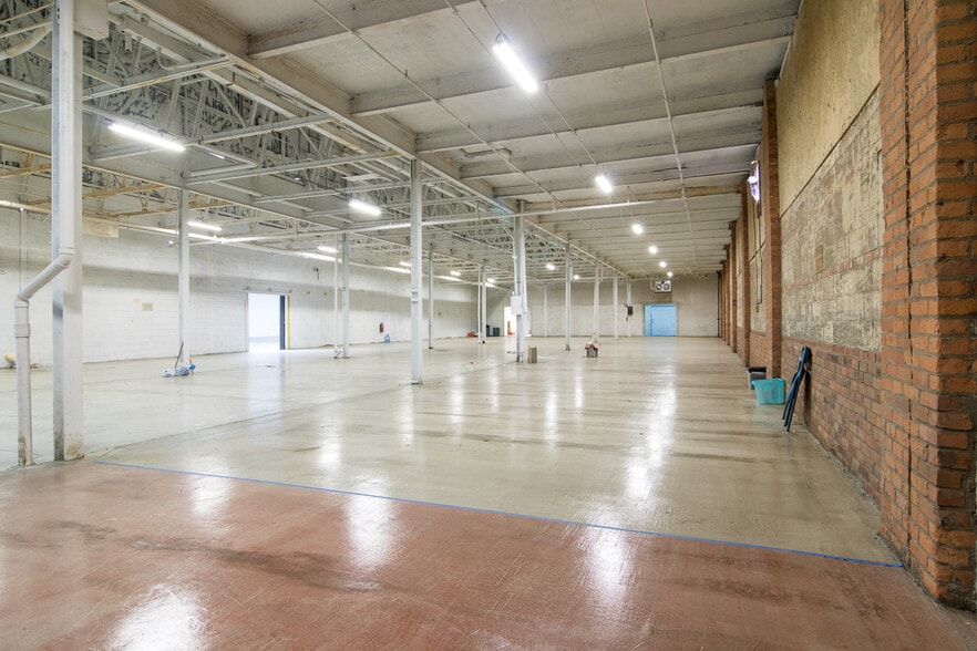 More Photos Of 6545 Saint Antoine St, Detroit Warehouse For Lease